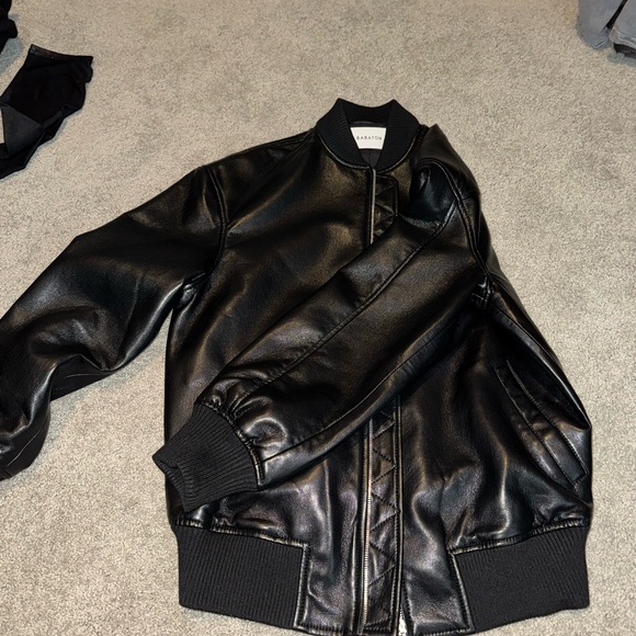 Aritizia- Babaton Vegan Bomber Jacket. Brand new condition - Picture 5 of 8